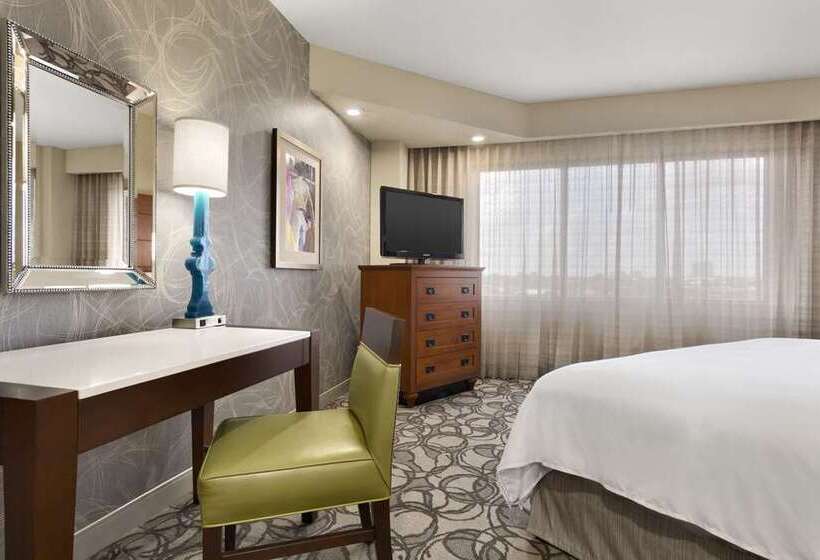 سوییت خانوادگی, Embassy Suites By Hilton Kansas City Plaza