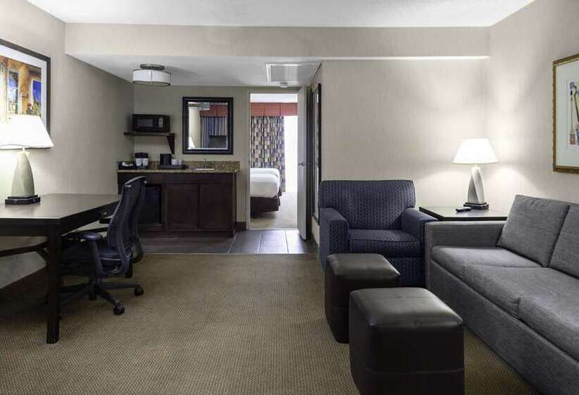 سوییت خانوادگی, Embassy Suites By Hilton Kansas City Plaza