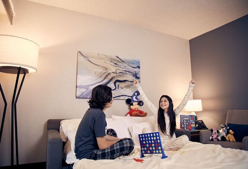 سوئیت پریمیوم, Embassy Suites By Hilton Los Angeles Downey