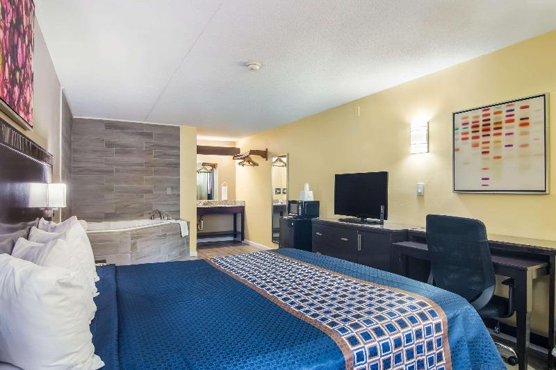 Люкс Кровать Кинг, Rodeway Inn & Suites Monroevillepittsburgh