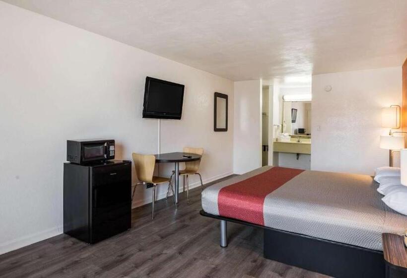 Номер Deluxe Кровать Кинг, Motel 6 Portsmouth, Va