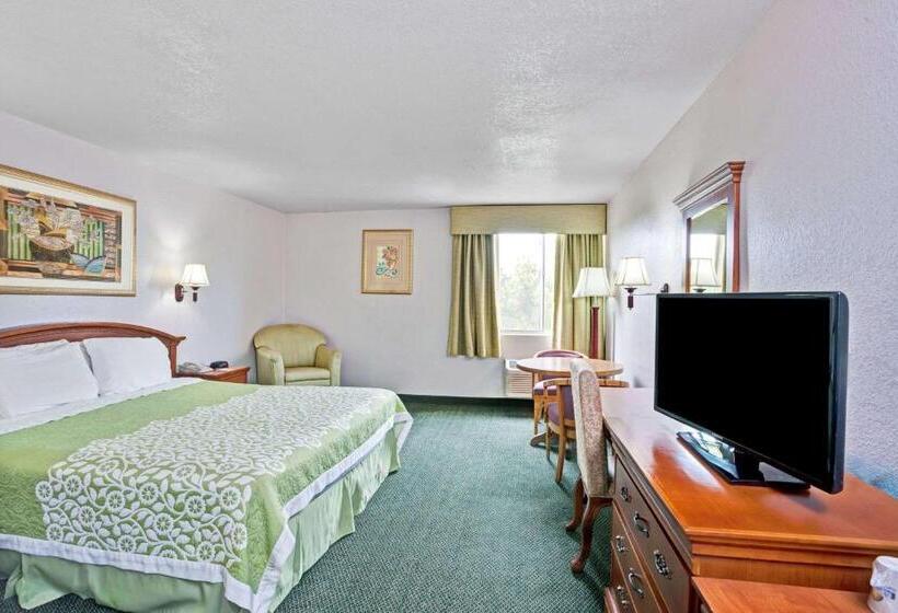 Номер Стандарт Кровать Кинг Адаптированный для Инвалидов, Days Inn & Suites By Wyndham Fullerton