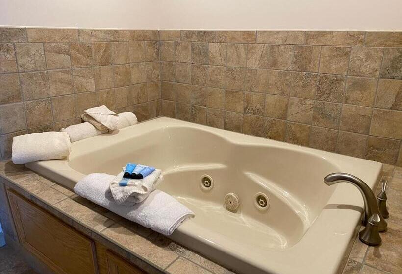 Superior room with lake view, The Georgian Lakeside Resort
