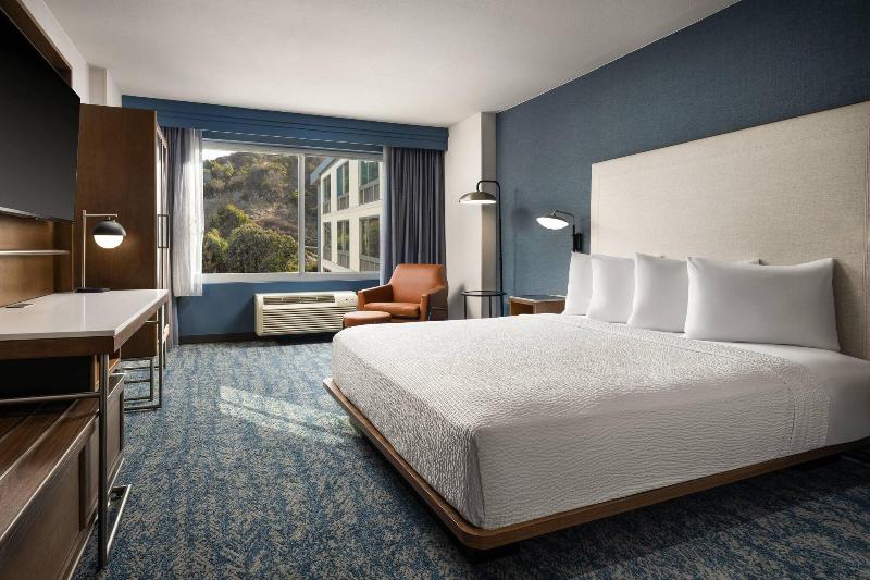 מיטת קינג בסוויטה, Courtyard By Marriott San Diego Mission Valley/hotel Circle