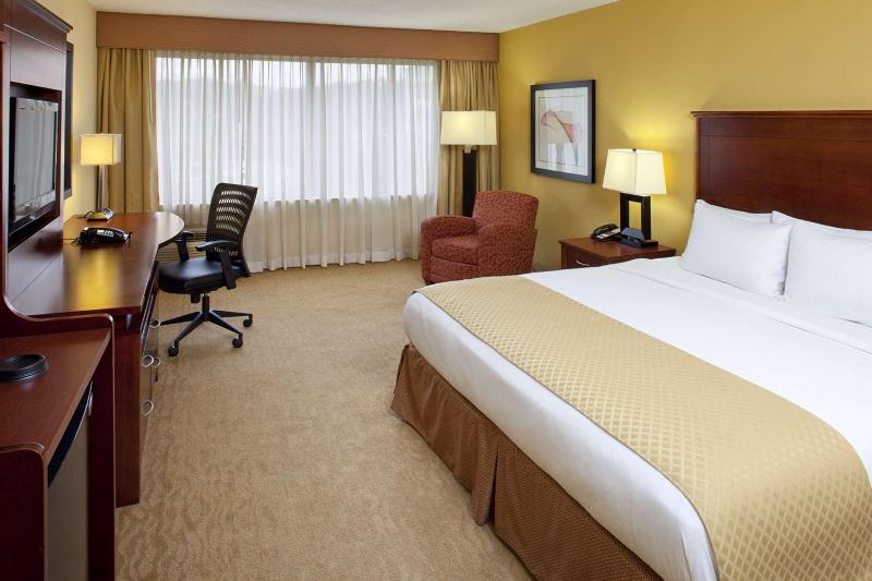 Номер Deluxe Кровать Кинг, Doubletree By Hilton Hotel Fayetteville