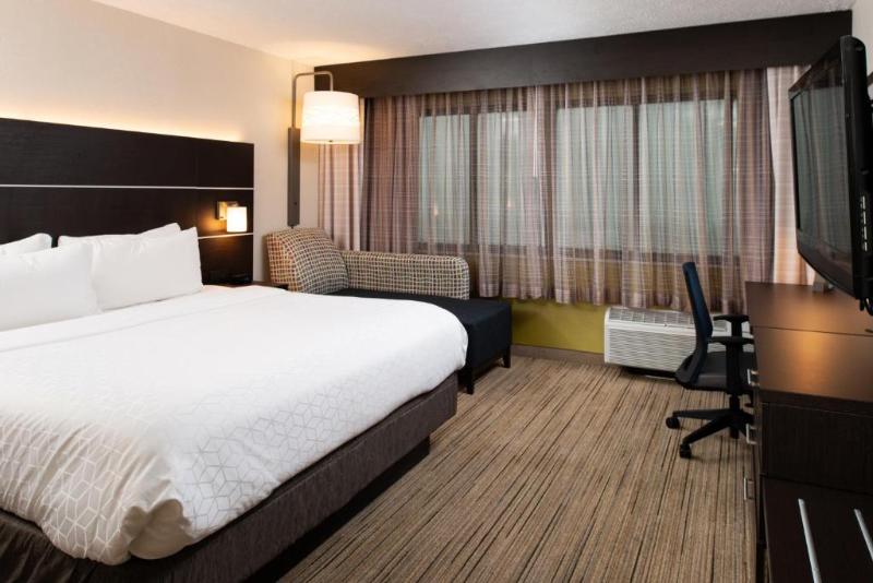 适合残疾人士使用的带超级大床的标准间, Holiday Inn Express Cincinnati West, An Ihg