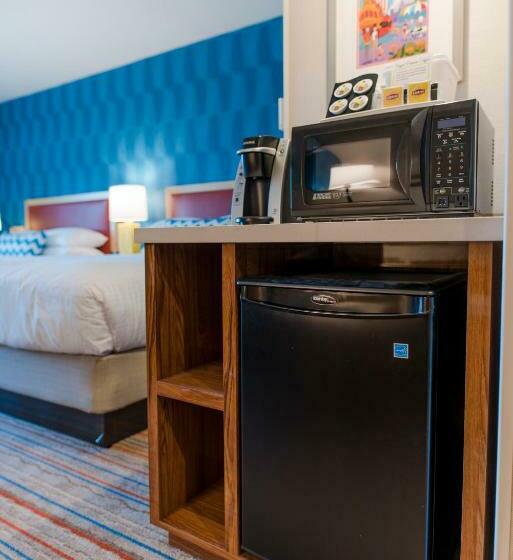 Pokój Deluxe Widok Basen, Howard Johnson By Wyndham Anaheim Hotel & Water Playground