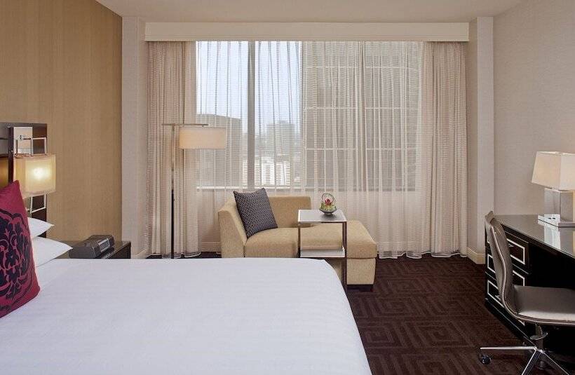 חדר קלאב, Hyatt Regency New Orleans
