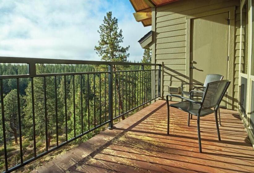 Suite, Seventh Mountain Resort