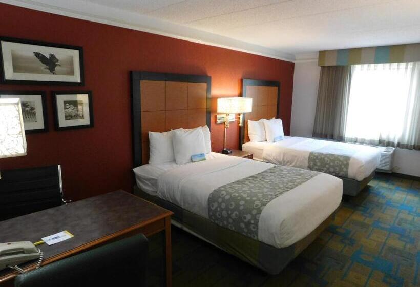 Standard Szoba 2 Franciaággyal, Days Inn & Suites By Wyndham Schaumburg  Woodfield Mall
