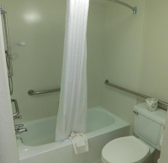 Mozgáskorlátozott Deluxe Szoba, Days Inn & Suites By Wyndham Schaumburg  Woodfield Mall