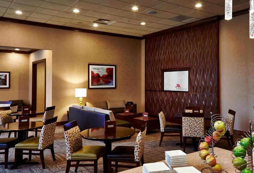 Номер Клуб, Columbus Airport Marriott