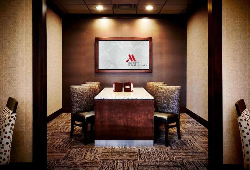 Номер Клуб Кровать Кинг, Columbus Airport Marriott