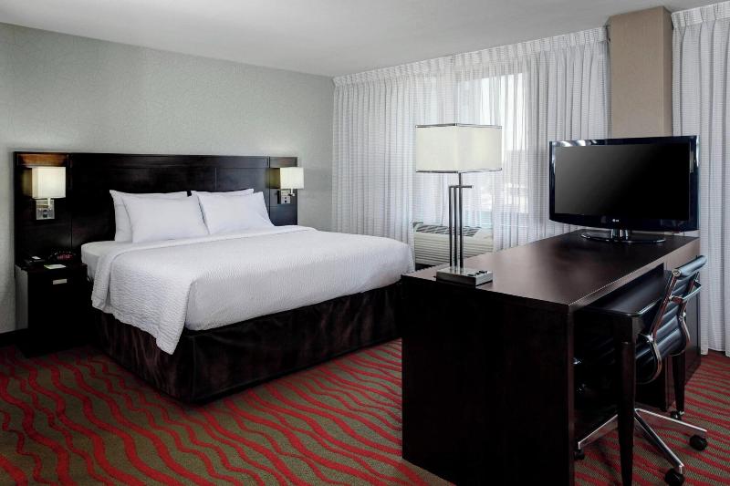 Люкс, Courtyard By Marriott St. Cloud