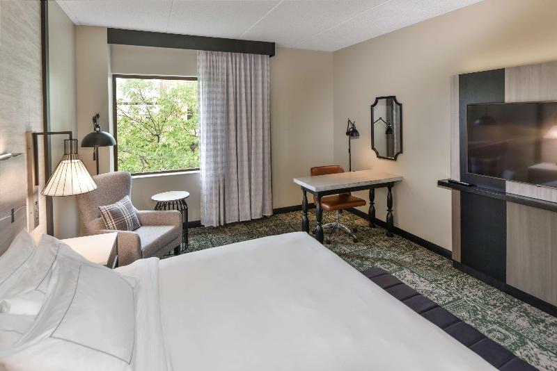 Стандартный Номер Кровать Кинг, Hilton Appleton Paper Valley