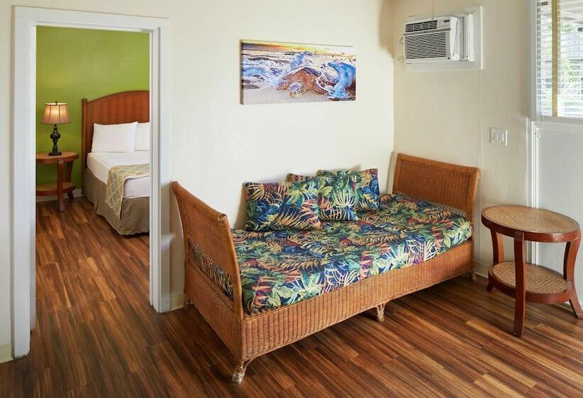سوییت, Pacific Marina Inn