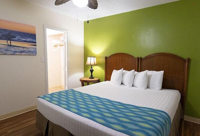 سوییت, Pacific Marina Inn