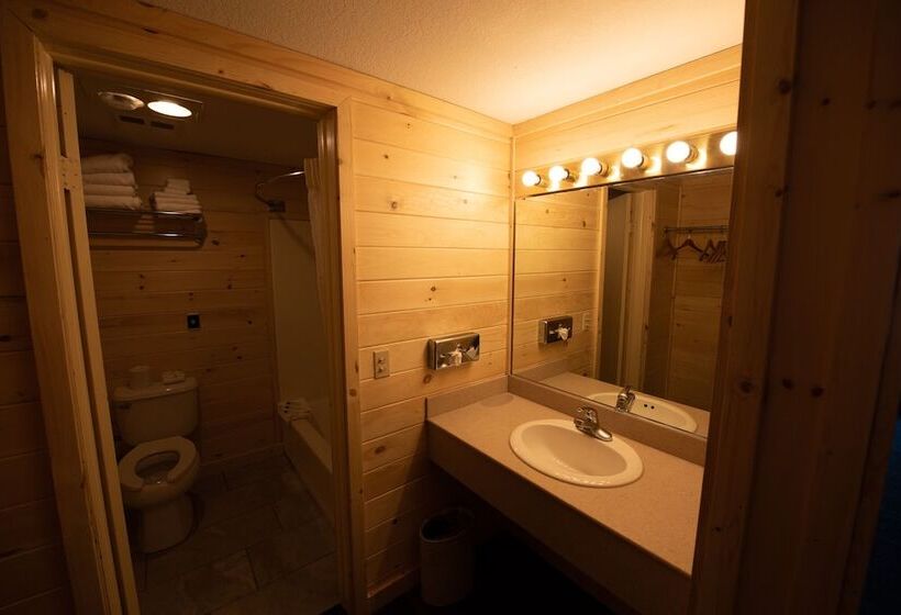 Номер Стандарт 2 Двуспальные Кровати, Quality Inn & Suites Beachfront