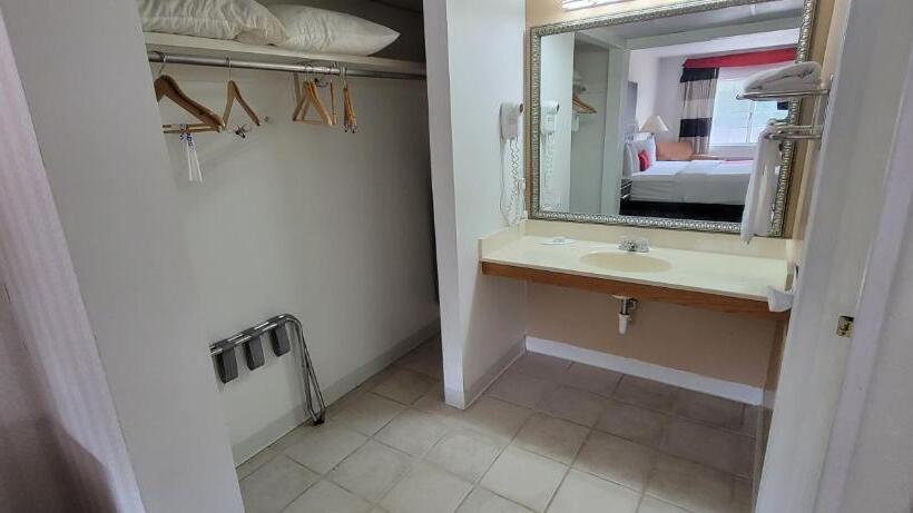 חדר דלוקס עם מיטת קינג, Ramada By Wyndham Mountain Home