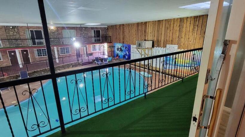 스위트 킹사이즈 침대, Ramada By Wyndham Mountain Home