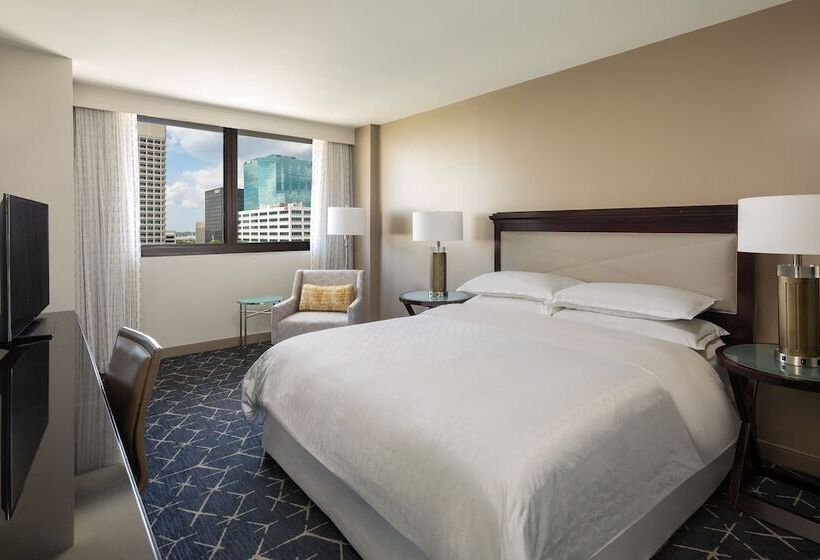 Номер Клуб, Sheraton Norfolk Waterside