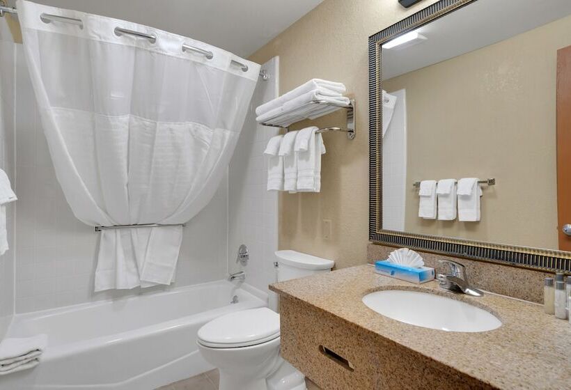 스위트, Clarion Inn