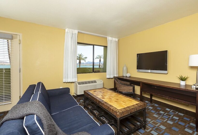 סוויטה, The Nautical Beachfront Resort