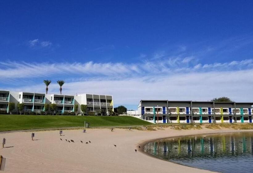 חדר סטנדרט עם מיטת קינג, The Nautical Beachfront Resort