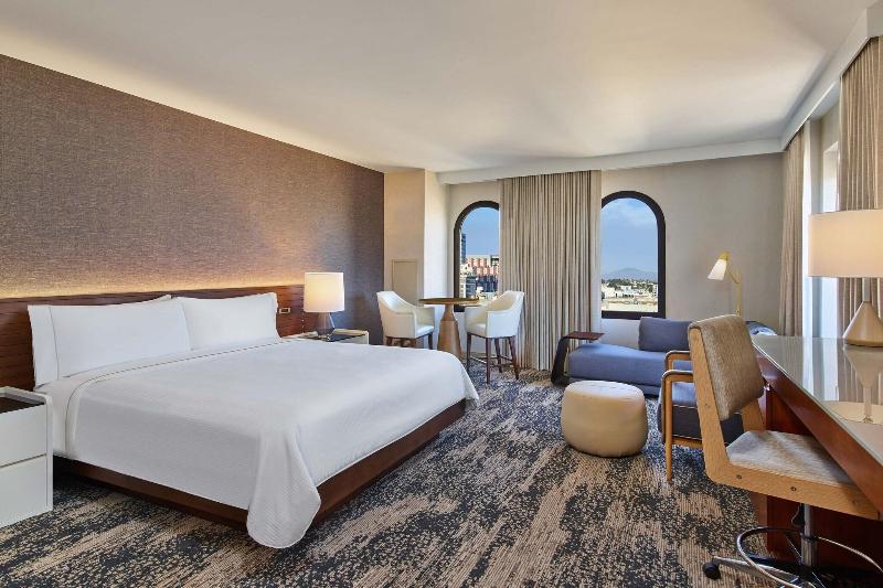 Executive Szoba King Size Bed, The Westin San Diego Gaslamp Quarter