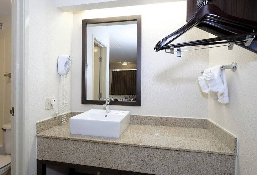 디럭스 룸, Red Roof Inn Aberdeen