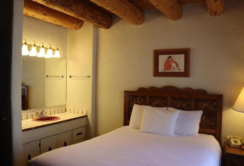 小型套房, Sagebrush Inn & Suites