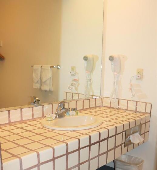 标准工作室, Sagebrush Inn & Suites