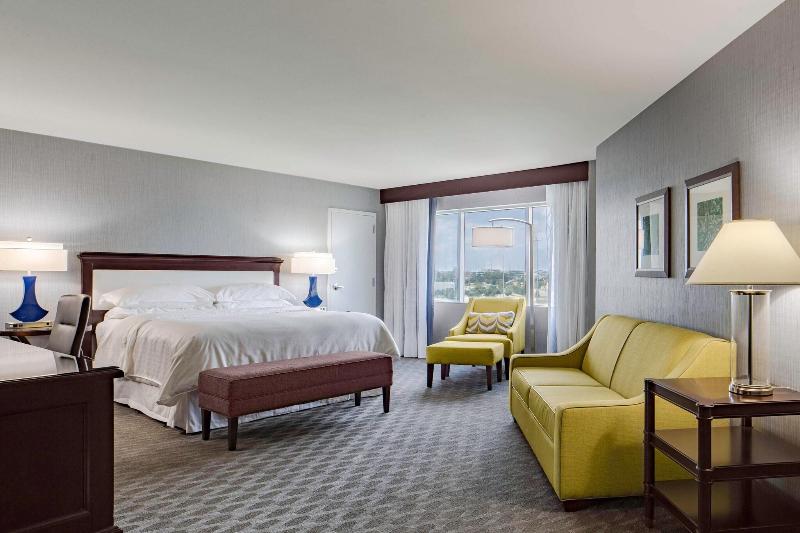 סוויטת קלאב, Sheraton Arlington