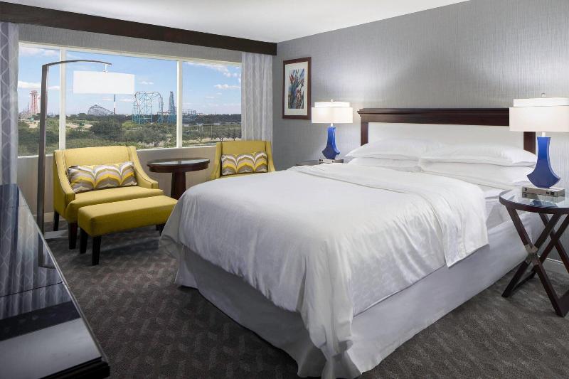 חדר קלאב עם מיטת קינג, Sheraton Arlington