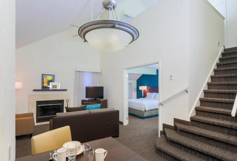 펜트하우스 스위트, Hawthorn Suites By Wyndham Tinton Falls