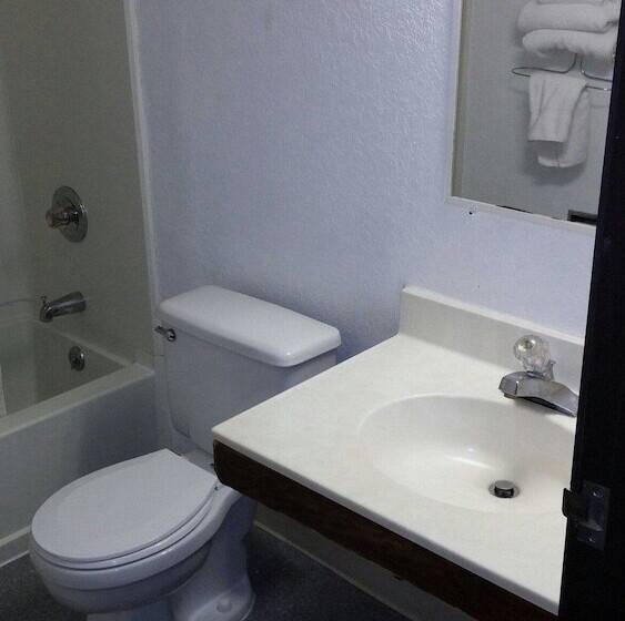 Студия Deluxe, Super 8 By Wyndham Newburgh/west Point Stewart Intl Airport