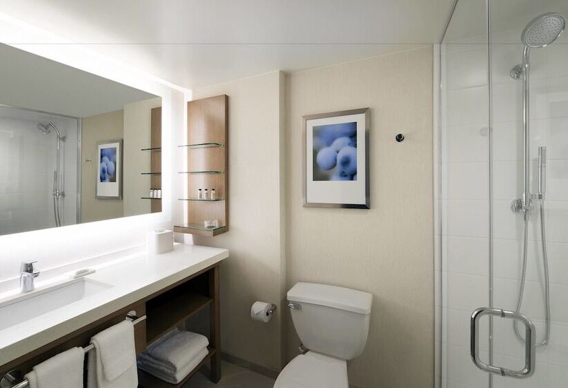 Номер Executive, Delta Hotels By Marriott Seattle Everett
