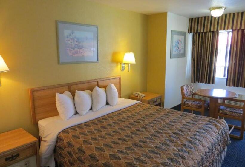 Стандартный Номер Кровать Кинг, Travelodge By Wyndham Banning Casino And Outlet Mall