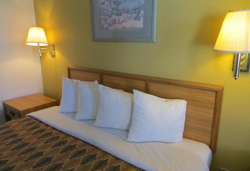 Номер Deluxe Кровать Кинг, Travelodge By Wyndham Banning Casino And Outlet Mall