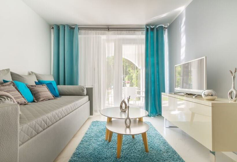 Family Suite, Malin