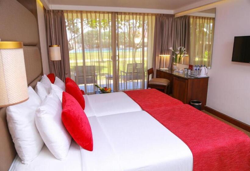 Номер Deluxe Вид на Бассейн, Pegasus Reef   A Beach Resort In Colombo