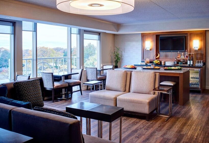 스탠다드 룸 더블 침대, Detroit Metro Airport Marriott