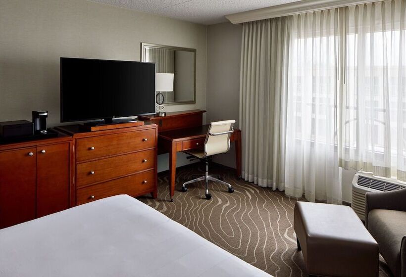 스탠다드 룸 더블 침대, Detroit Metro Airport Marriott