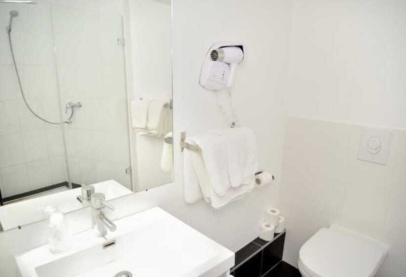 Номер Стандарт Трехместный, Etc...hôtel   Strasbourg Hyper Centre