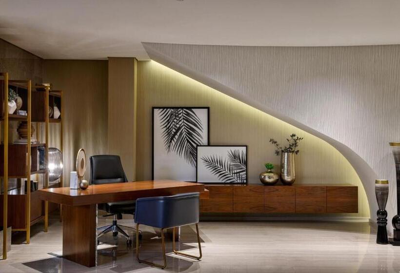 Королевский Люкс, Le Méridien Dubai Hotel & Conference Centre