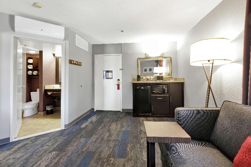 Люкс Кровать Кинг, Hampton Inn And Suites Santa Ana/orange County Airport