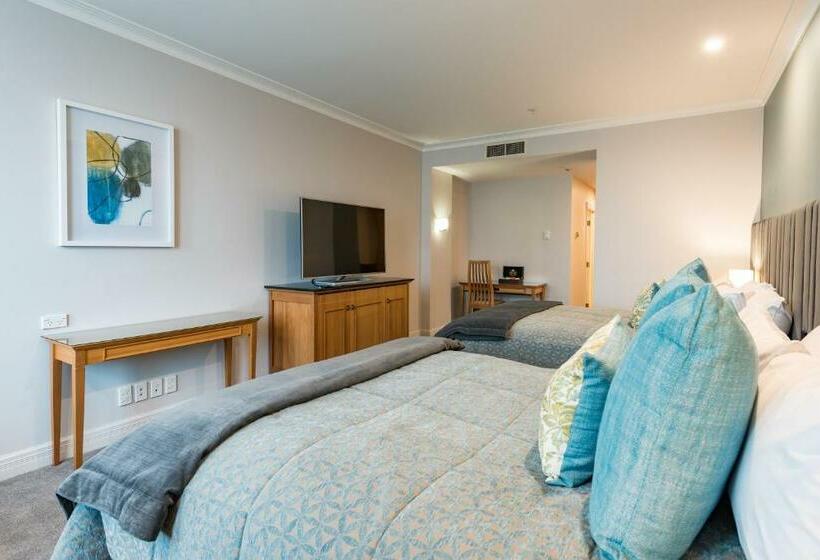 Номер Стандарт, Distinction Christchurch