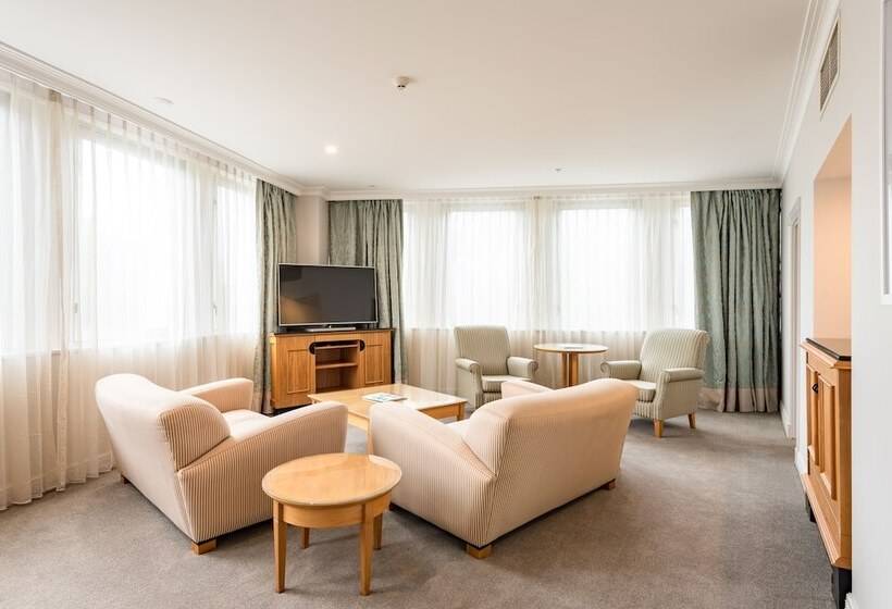 Люкс Классика, Distinction Christchurch