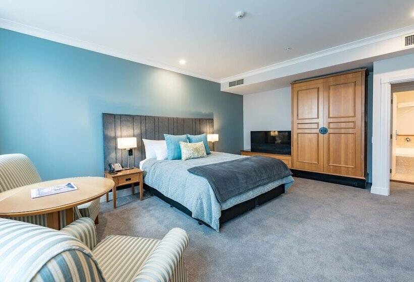 Family Suite, Distinction Christchurch