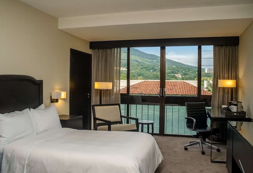 Номер Executive, Hilton San Salvador